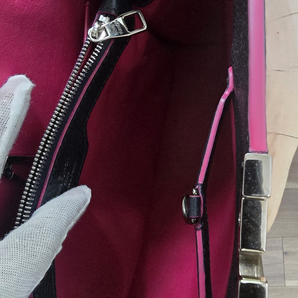 ✨️Louis Vuitton Capucines Taurillon Black Leather and Pink Trim Top Handle Bag - Picture 13 of 16